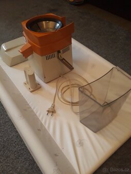 ODŠTAVNOVAČ  ZN.  ZELMER  220  V. - 3