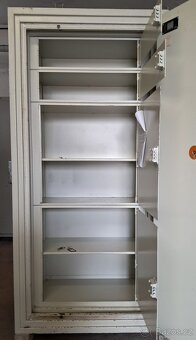 Zánovní trezor zn, Sistec + 4x vnitřní schránka - 3