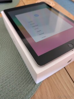 Apple ipad 6th. Gen (6. generace) 64 GB - 3