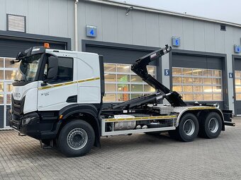 IVECO X-WAY 300X50P HR OFF 6x4 hákový nosič kontejneru 20T - 3