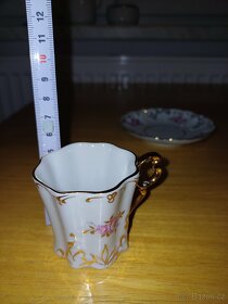 Starorolský porcelánový šálek se zlatým zdobením - 3