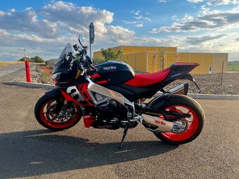 Aprilia Tuono V4 Factory - 3