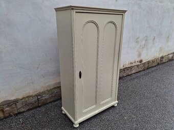 Skříň starožitná po renovaci - 3