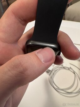 Apple Watch SE (2020) - 44 mm (jako nové) - 3