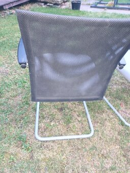 Konferenční židle.Šedý rám, černá síťovina - 3