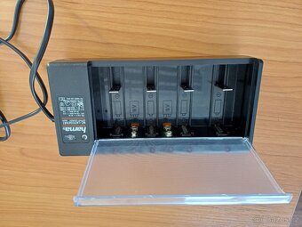 Nabijecka baterií Hama - 3