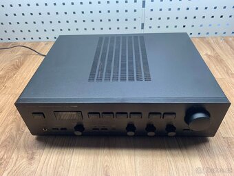 Luxman A384 - Hybrid s lampou na předku - 3