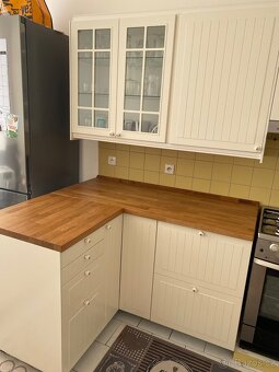 Béžová Ikea kuchyně se spotřebiči - 3
