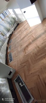 Prodám dubové použité parkety 45 x 7cm - 3