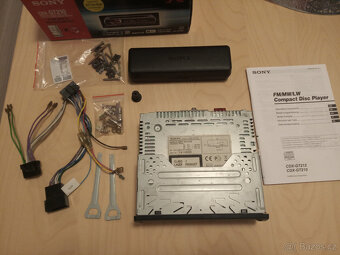 Sony CDX-GT210 - 3