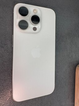 Pekny Apple iPhone 15 Pro 256GB Silver - 3