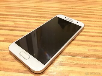 Samsung Galaxy A3 modrá - 3