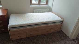Postel s roštem a matrací - 3