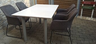 Jídelní bílý stůl+4 ks moderní šedé židle - 3