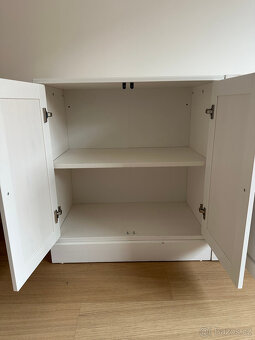 Bílá skříňka se soklem - HAVSTA - 3