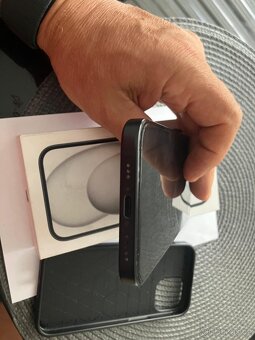 iPhone 15 Black, 128 gb, záruka TOP stav - 3