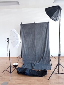 Fotokoutek - stativy na světla i pozadí, 2 světla a žárovky - 3