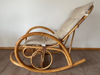 Houpací ratanové křeslo a stůl - 3