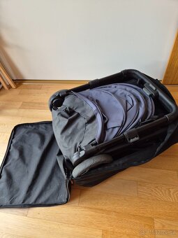 PALUBNÍ KOČÁREK DO LETADLA Ergobaby - 3