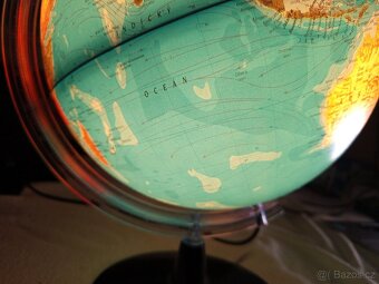 SVÍTÍCÍ GLOBUS - 3