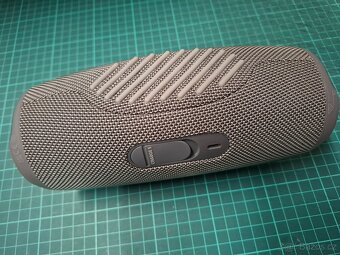 JBL Charge 5 - šedý - 3