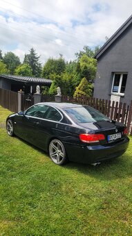 Bmw 330 i M-paket Rezervace - 3