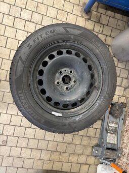 Prodám sadu letních kol 215/60R16 na VW Passat B8 - 3