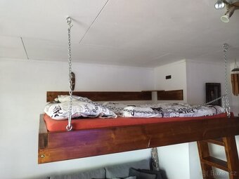 Závěsná postel na řetězech na strop - 3
