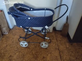 starší skladací kočárek na pannenku - 3