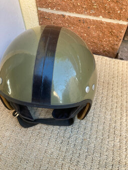 Přilba vojenská na motorku stará za 700 kč - 3