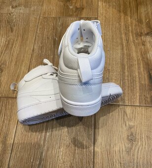 Dámské kotnikove tenisky Nike - 3