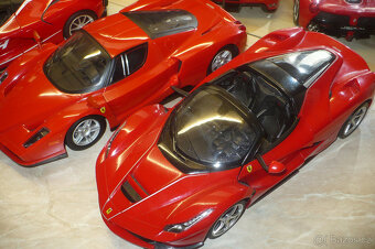 RC auto model 1:18 Rastar Ferrari - 3