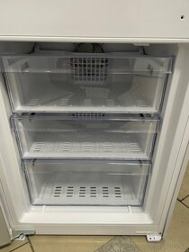 Nepoužitá Vestavěná lednice Beko BCNA306E4SN - 3