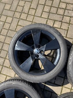 ORIGINÁL Alu Škoda Denom R17, 5x112 - TOP STAV, LETNÍ PNEU - 3
