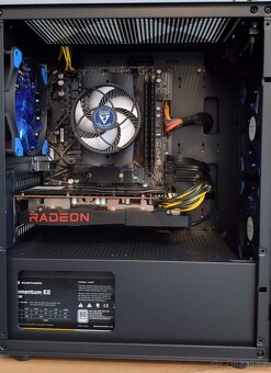Herní PC s Ryzen 3600X, RX 6600 XT a 23" 1080p monitorem - 3