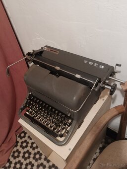 Psací stroj ZETA - 3