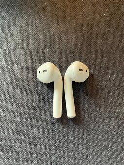 AirPods (2 generace) - 3