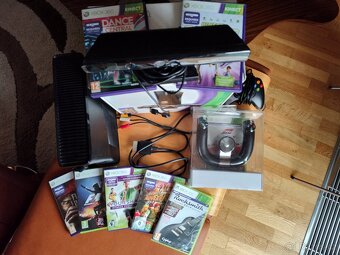 ~XBOX 360 Kinect + 7 her + kabel na kytaru + volant + pad~~ - 3
