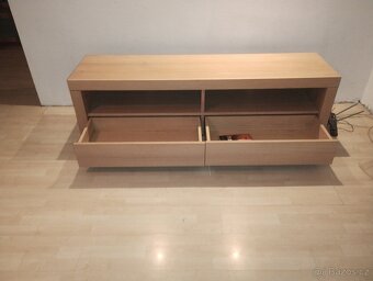 Dubový stolek pod TV - 3