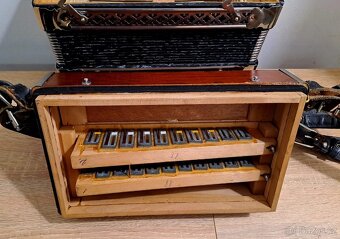 Heligonka C/F – 21 knoflíků, 8 basů, krásný zvuk - 3