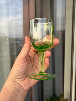 2x starožitná sklenice cejch 0.1l, uranové sklo - 3