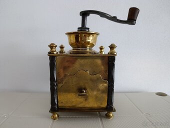 Krásný historický mosazný mlýnek na kávu, ručně kov.části - 3