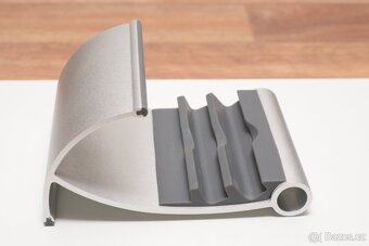 ALU stojánek na tablet / mobil značky AKASA - 3