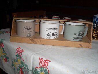 SKLENIČKY, PLECHÁČKY, PANÁČKY - 3