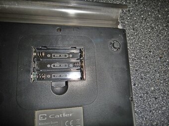 ELEKTRONICKA  DIGITALNI  VAHA - 3