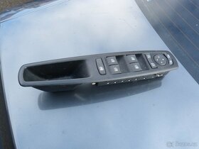 Renault Grand Scenic III  2011 zrcátko, panel ovládání oken - 3