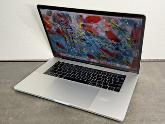 MacBook Pro 15'' 2017 / i7 / 16GB / 512GB SSD / Silver - D - 3
