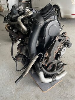 Kompletní nastrojený motor 2,0tdi 103kw BRT - 3