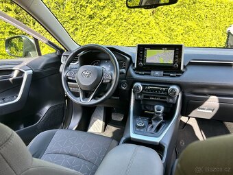 Toyota RAV4 2.0 4x4, ČR 2020, najeto jen 30 000km - 3