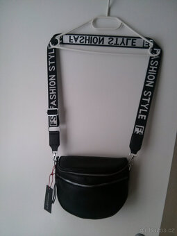 CROSSBODY LEDVINKA TM.MODRA NEBO ČERNA - NOVE - 3